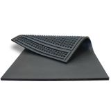 Cushioned horse stall mattress system with rubber top cover