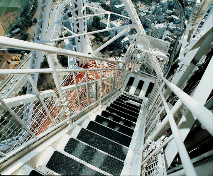 Conformable Safety Track Non-Skid Tape